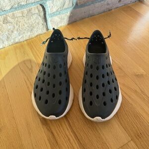 Kane women’s 8  Slip-On Shoes